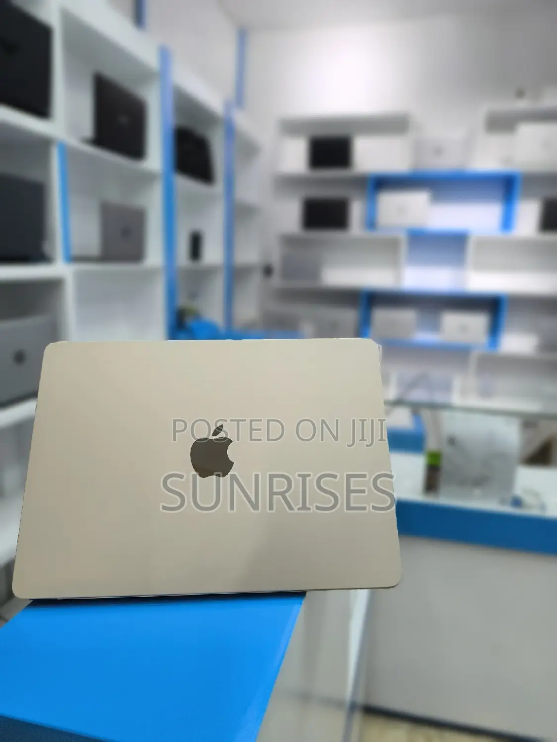 New Laptop Apple MacBook Air 2024 M3 13-Inch 8GB Apple M3 SSD 256GB