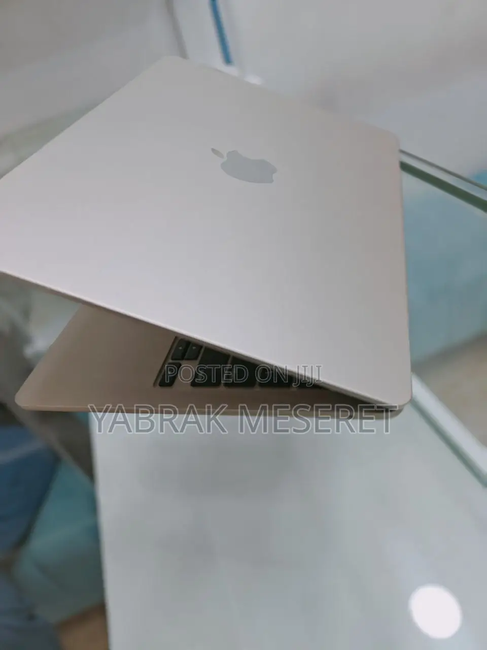 New Laptop Apple MacBook Air 2024 M3 13-Inch 8GB Apple M3 SSD 256GB