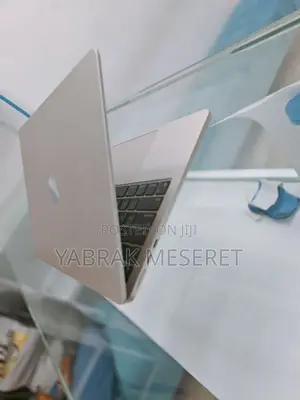 New Laptop Apple MacBook Air 2024 M3 13-Inch 8GB Apple M3 SSD 256GB