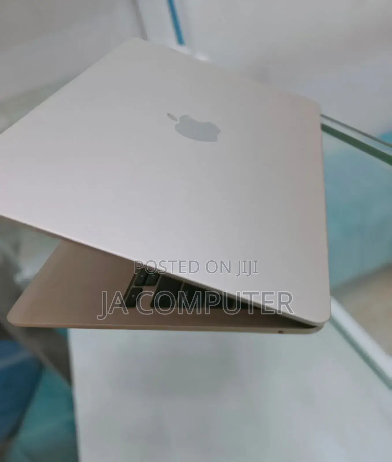 New Laptop Apple MacBook Air 2024 M3 13-Inch 8GB Apple M3 SSD 256GB