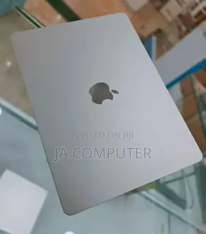 New Laptop Apple MacBook Air 2024 M3 13-Inch 8GB Apple M3 SSD 256GB