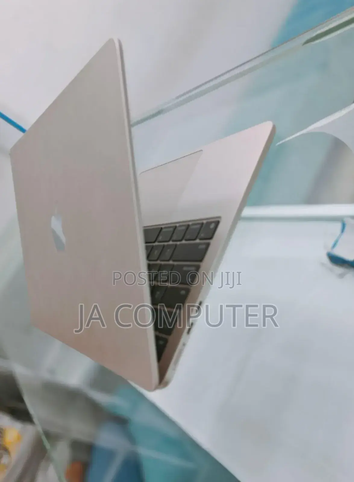 New Laptop Apple MacBook Air 2024 M3 13-Inch 8GB Apple M3 SSD 256GB