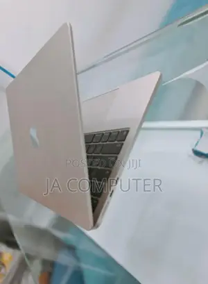 New Laptop Apple MacBook Air 2024 M3 13-Inch 8GB Apple M3 SSD 256GB