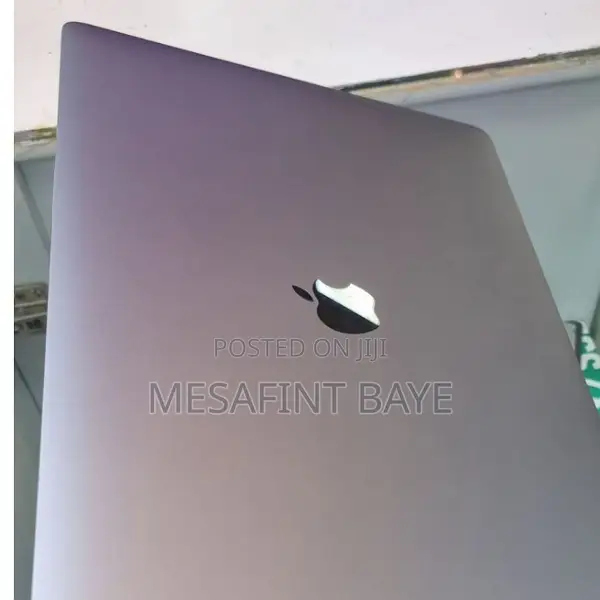 New Laptop Apple MacBook Pro 2018 16GB Intel Core I7 SSD 512GB