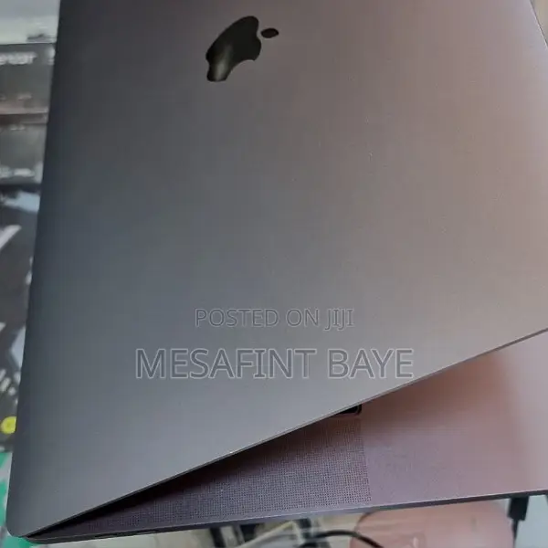 New Laptop Apple MacBook Pro 2018 16GB Intel Core I7 SSD 512GB
