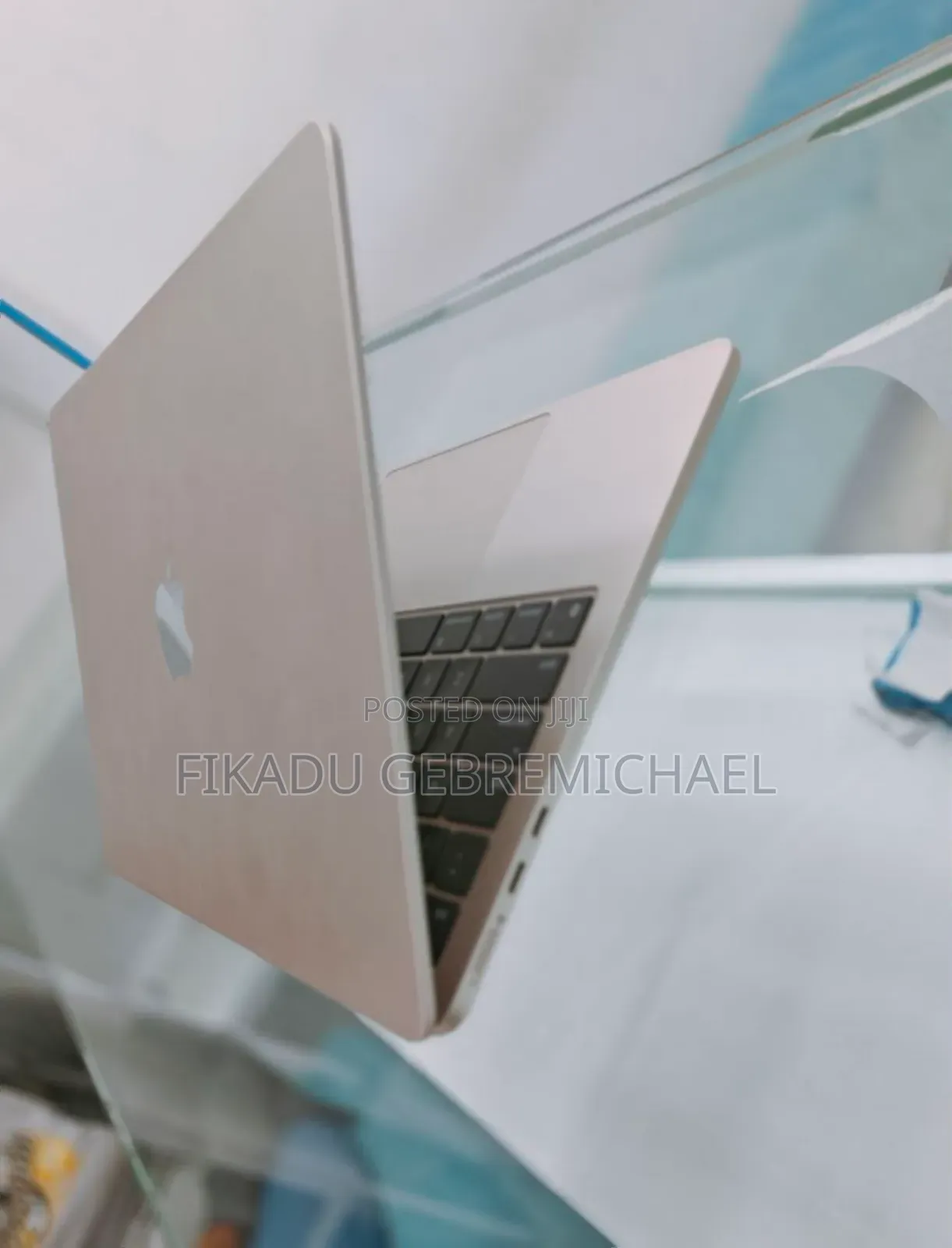 New Laptop Apple MacBook Air 2024 M3 13-Inch 8GB AMD A8 SSD 256GB