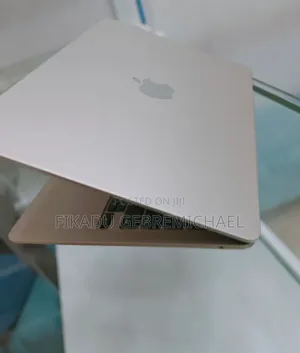 New Laptop Apple MacBook Air 2024 M3 13-Inch 8GB AMD A8 SSD 256GB