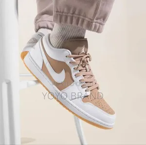 Photo - Air Jordan Low