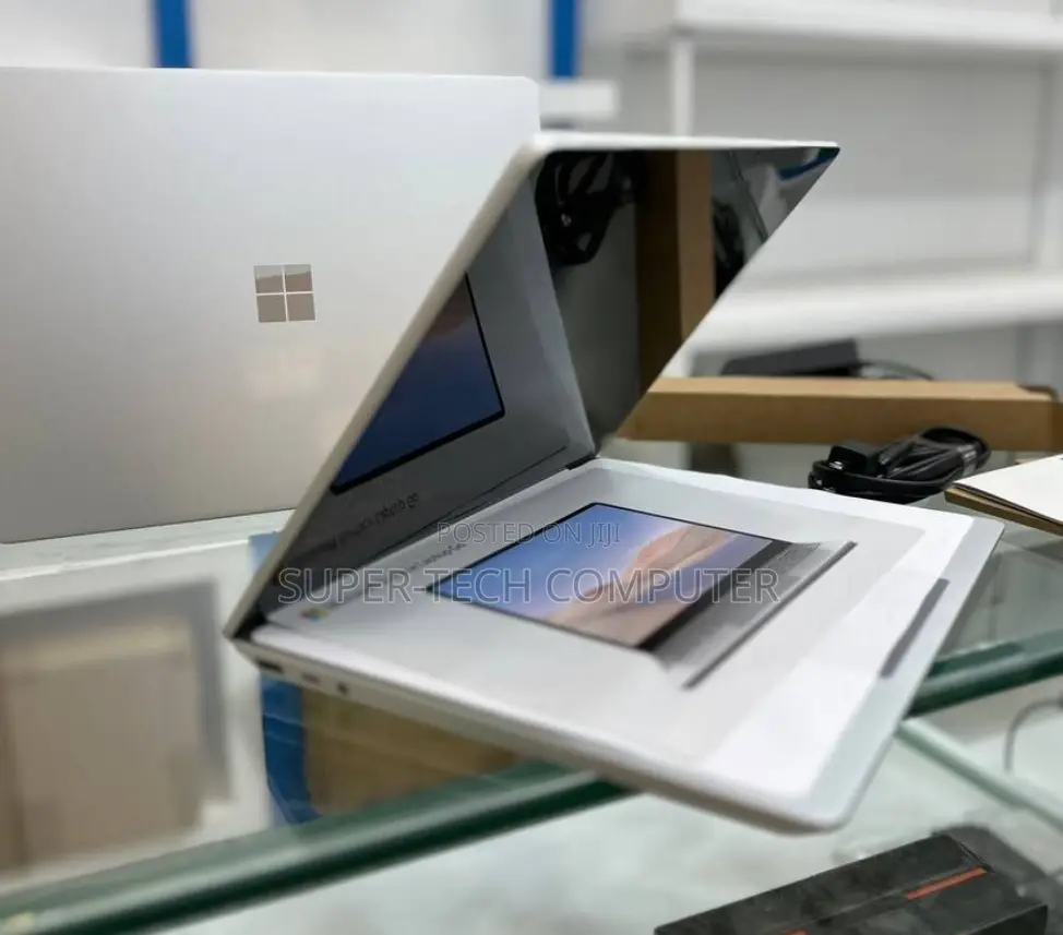 New Laptop Microsoft Surface Go 16GB Intel Core I5 SSD 256GB