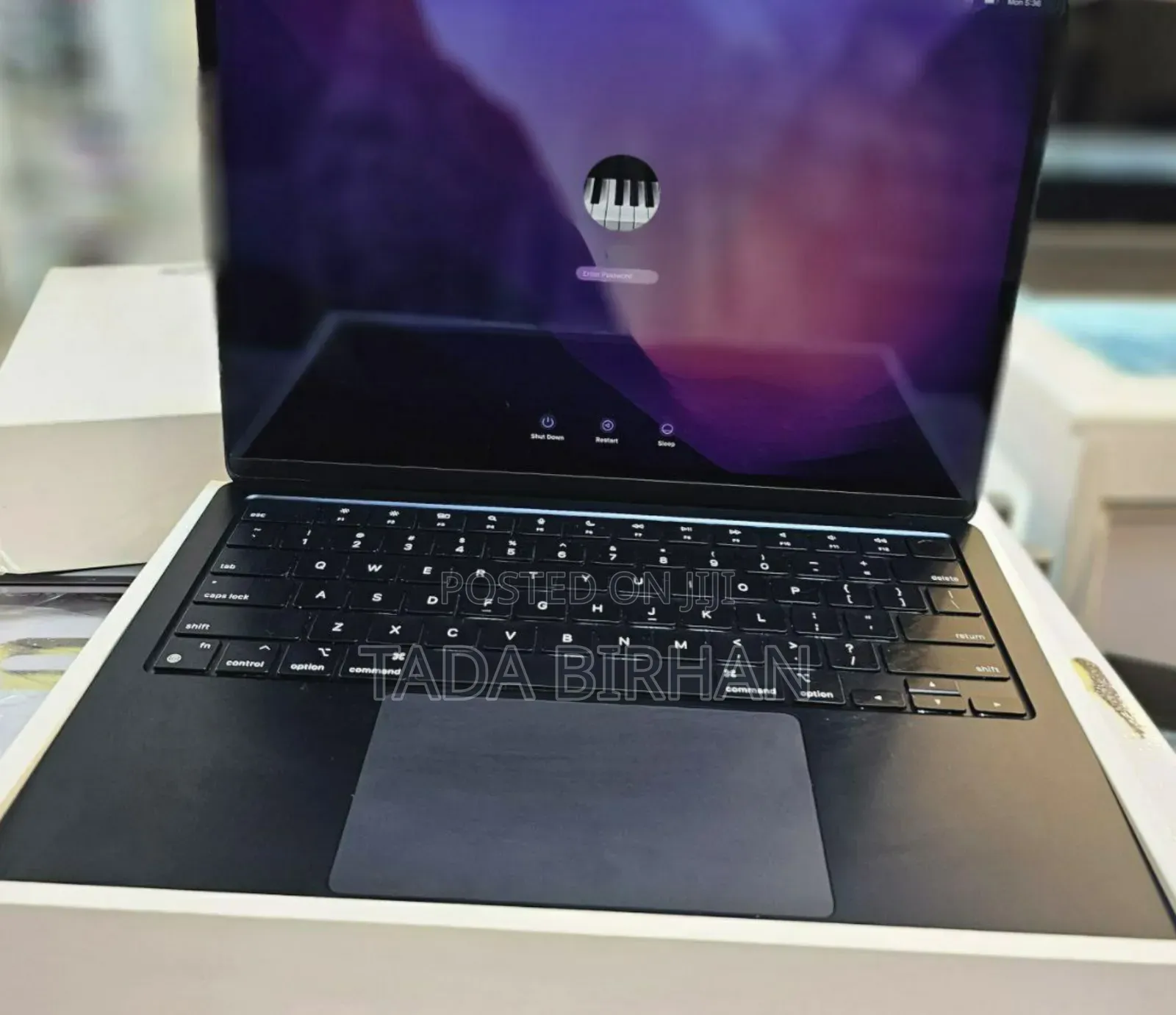 New Laptop Apple MacBook Air 2022 M2 16GB Apple M2 SSD 256GB