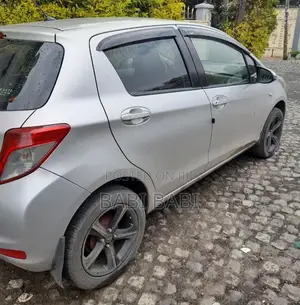 Toyota Yaris 2012 Silver