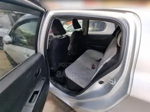 Toyota Yaris 2012 Silver