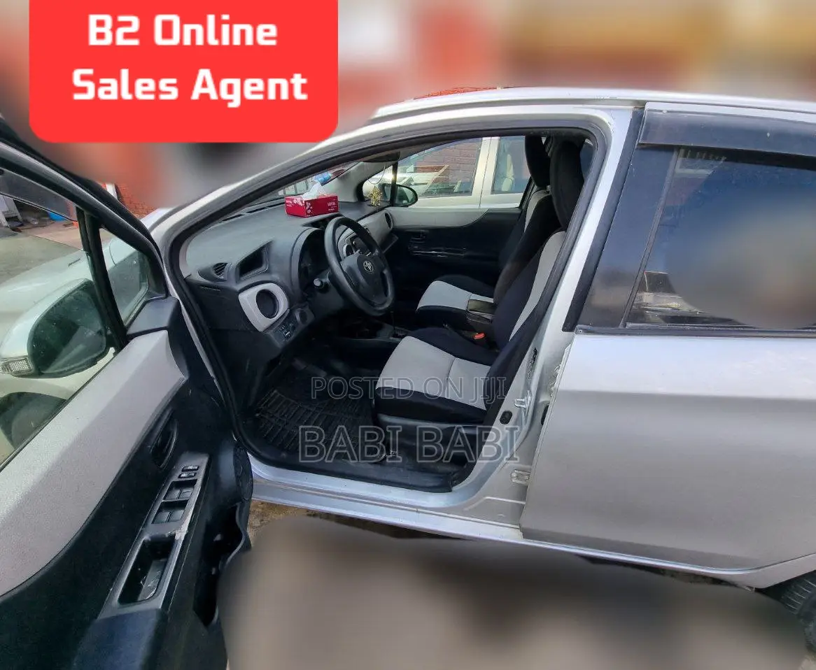 Toyota Yaris 2012 Silver