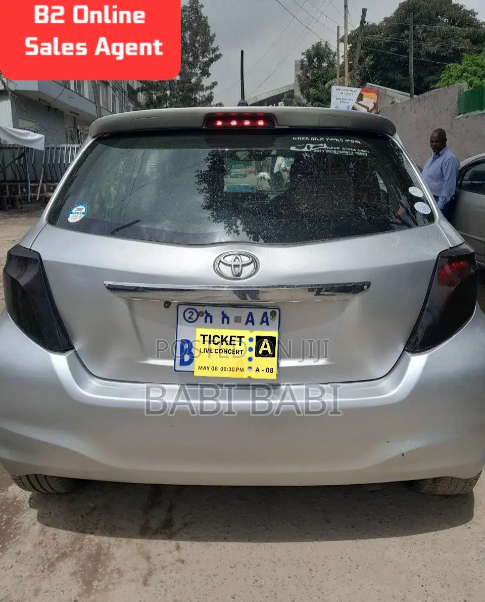Toyota Yaris 2012 Silver