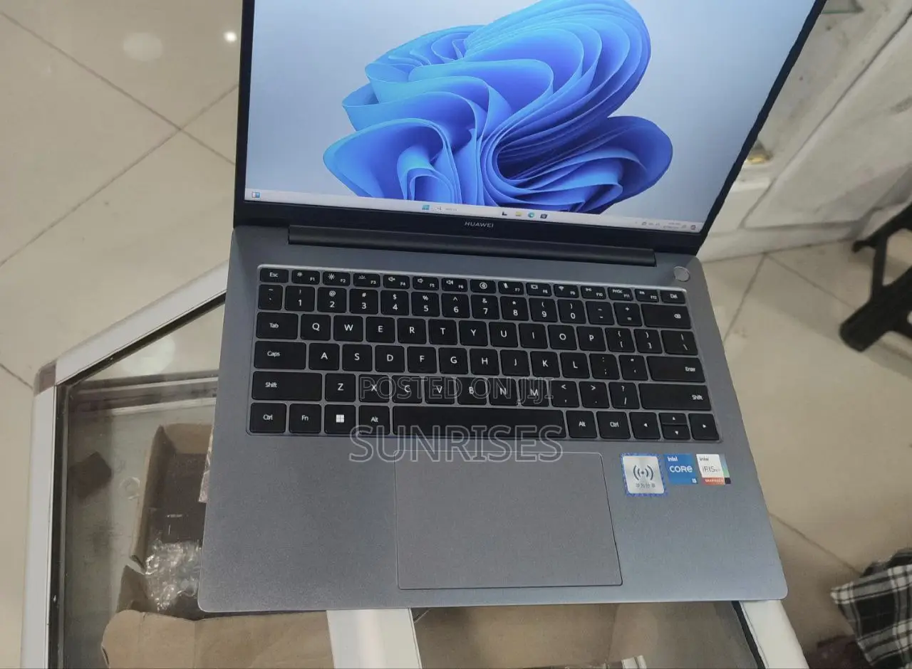 New Laptop Huawei MateBook 13 WRT-W19E 16GB Intel Core I5 SSD 512GB