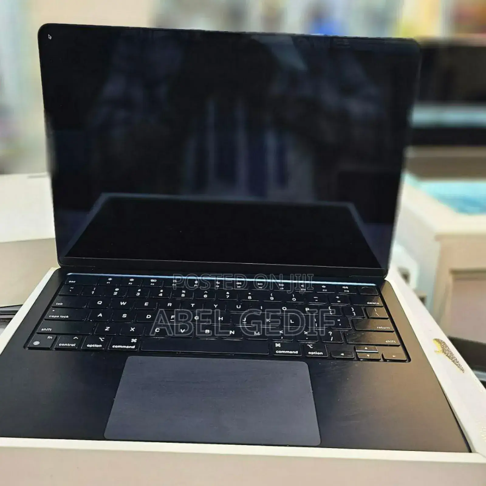 New Laptop Apple MacBook Pro 2022 M2 8GB Intel Core I7 SSD 256GB