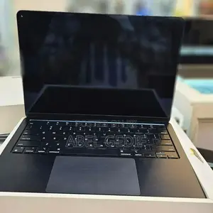 New Laptop Apple MacBook Pro 2022 M2 8GB Intel Core I7 SSD 256GB