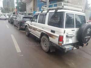 Toyota Land Cruiser 2015 White