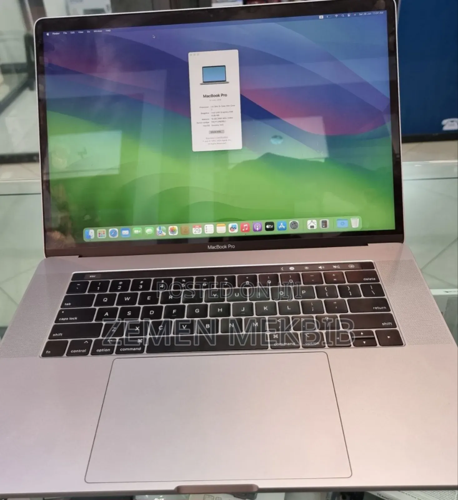 New Laptop Apple MacBook Pro 2018 16GB Intel Core I7 SSD 512GB