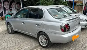Toyota Platz 1.0 FWD 2001 Silver
