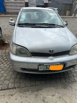 Toyota Platz 1.0 FWD 2001 Silver