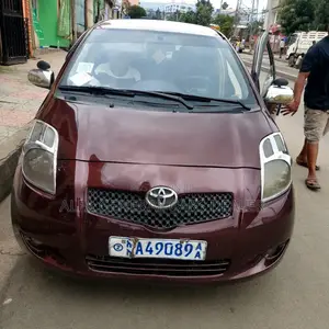 Photo - Toyota Yaris 2006 Burgundy