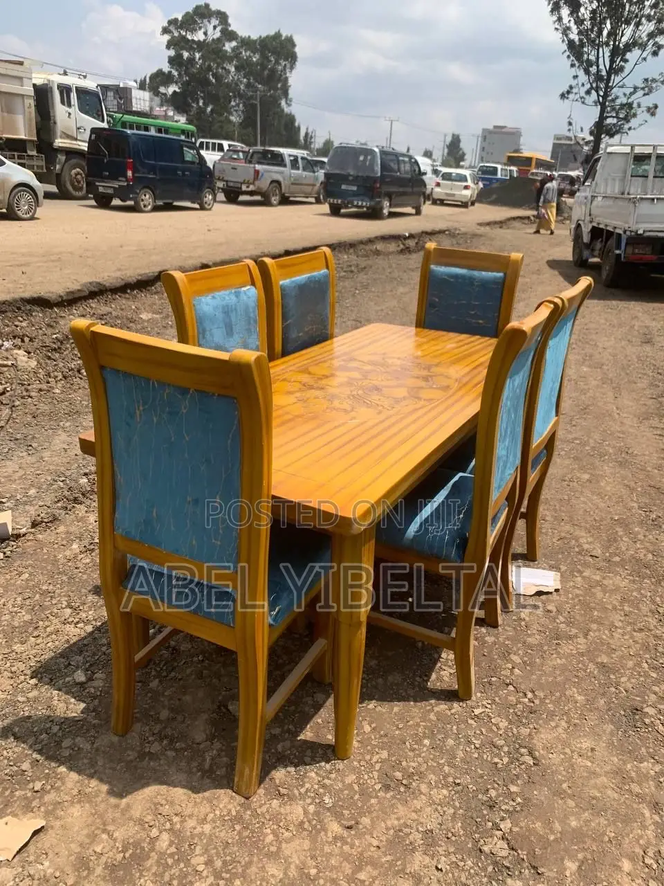 ከዋንዛ የተሰሩ ዉበት እና ጥንካሬን በአንድ የያዙ ዘመናዊ የምግብ ወንበር ጠረጴዛዎ