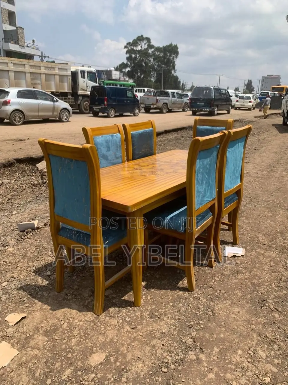 ከዋንዛ የተሰሩ ዉበት እና ጥንካሬን በአንድ የያዙ ዘመናዊ የምግብ ወንበር ጠረጴዛዎ