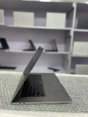 New Laptop Apple MacBook Pro 2016 16GB Intel Core I7 SSD 256GB