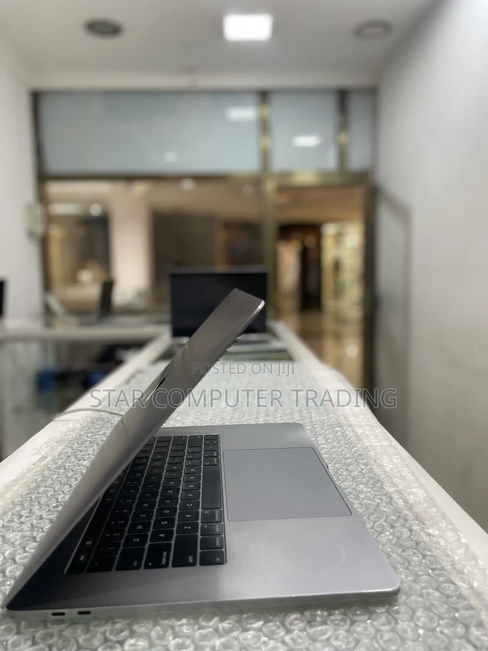 New Laptop Apple MacBook Pro 2016 16GB Intel Core I7 SSD 256GB