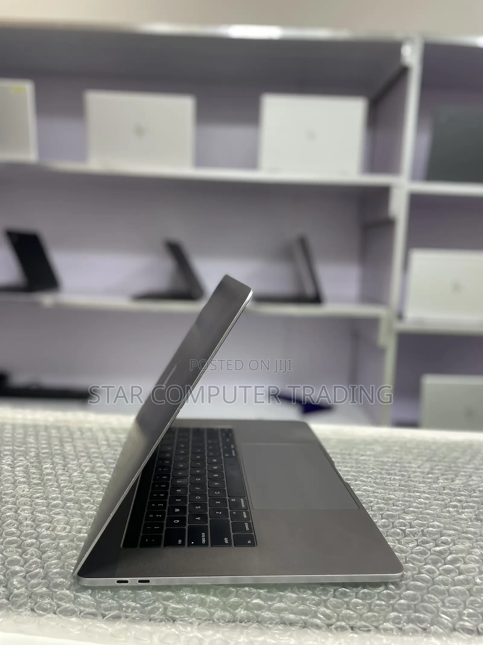 New Laptop Apple MacBook Pro 2016 16GB Intel Core I7 SSD 256GB