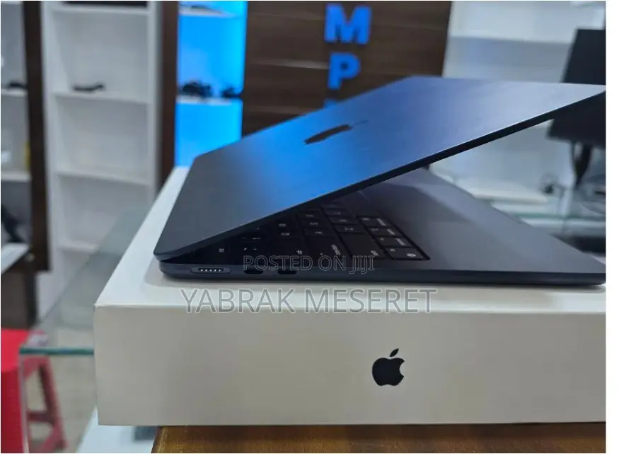 New Laptop Apple MacBook Air 2022 M2 8GB Apple M2 SSD 256GB