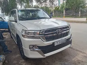 Toyota Land Cruiser 2013 White