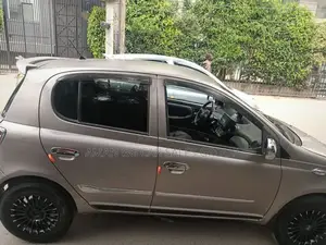 Photo - Toyota Vitz 2004 Pearl