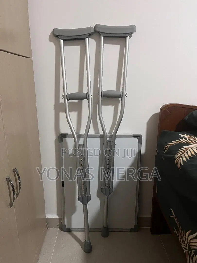 A Pair of Crutche/Walking Stick○Crutches-Walking Stick(Pair)