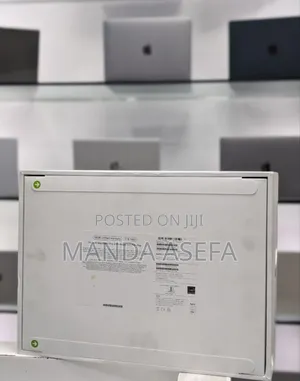 New Laptop Apple MacBook Pro 18GB Apple M3 SSD 512GB