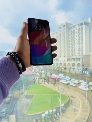 Photo - Apple iPhone XS Max 64 GB Gold