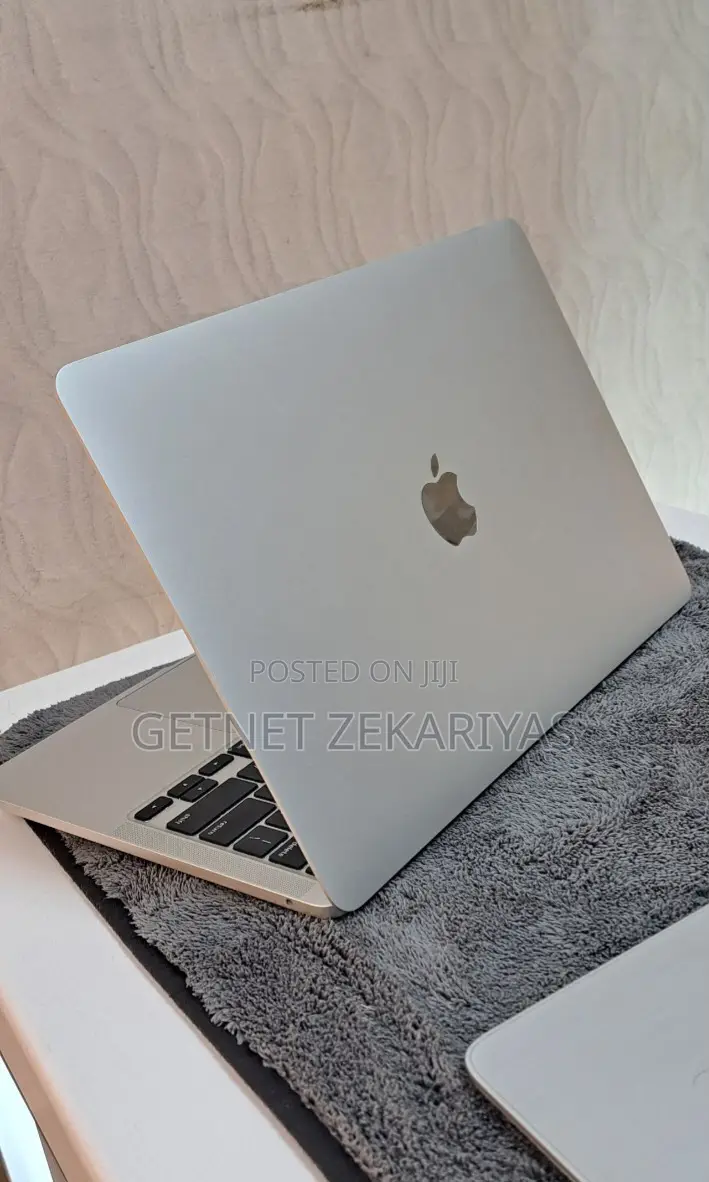 New Laptop Apple MacBook Pro 2020 M1 8GB Apple M1 SSD 256GB