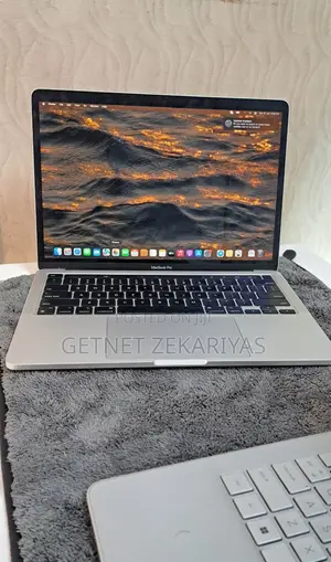 New Laptop Apple MacBook Pro 2020 M1 8GB Apple M1 SSD 256GB
