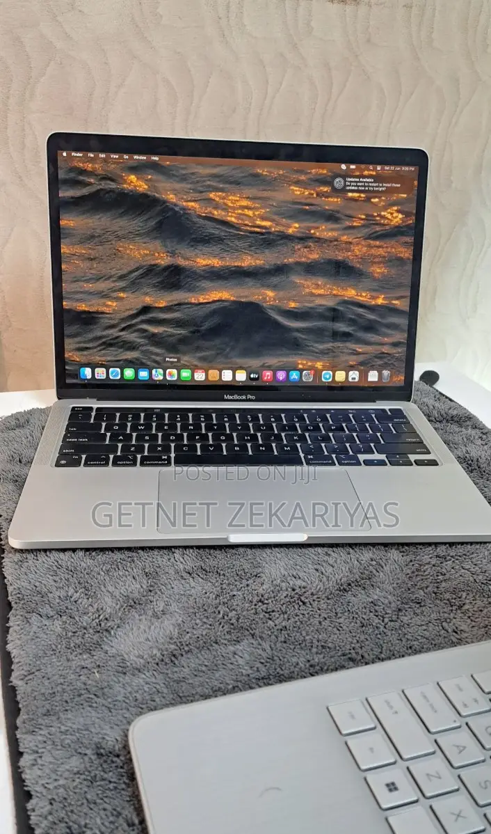 New Laptop Apple MacBook Pro 2020 M1 8GB Apple M1 SSD 256GB