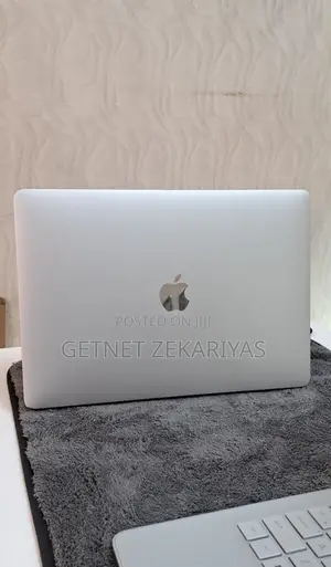 New Laptop Apple MacBook Pro 2020 M1 8GB Apple M1 SSD 256GB