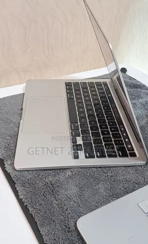New Laptop Apple MacBook Pro 2020 M1 8GB Apple M1 SSD 256GB
