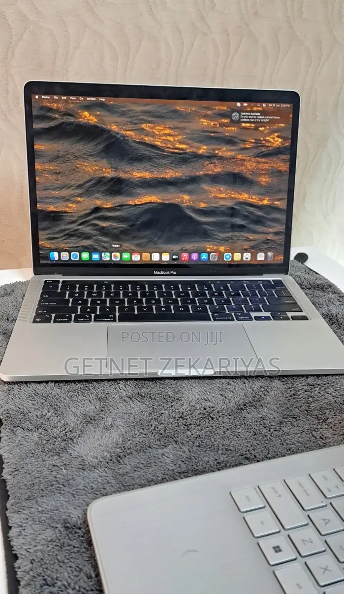 New Laptop Apple MacBook Pro 2020 M1 8GB Apple M1 SSD 256GB