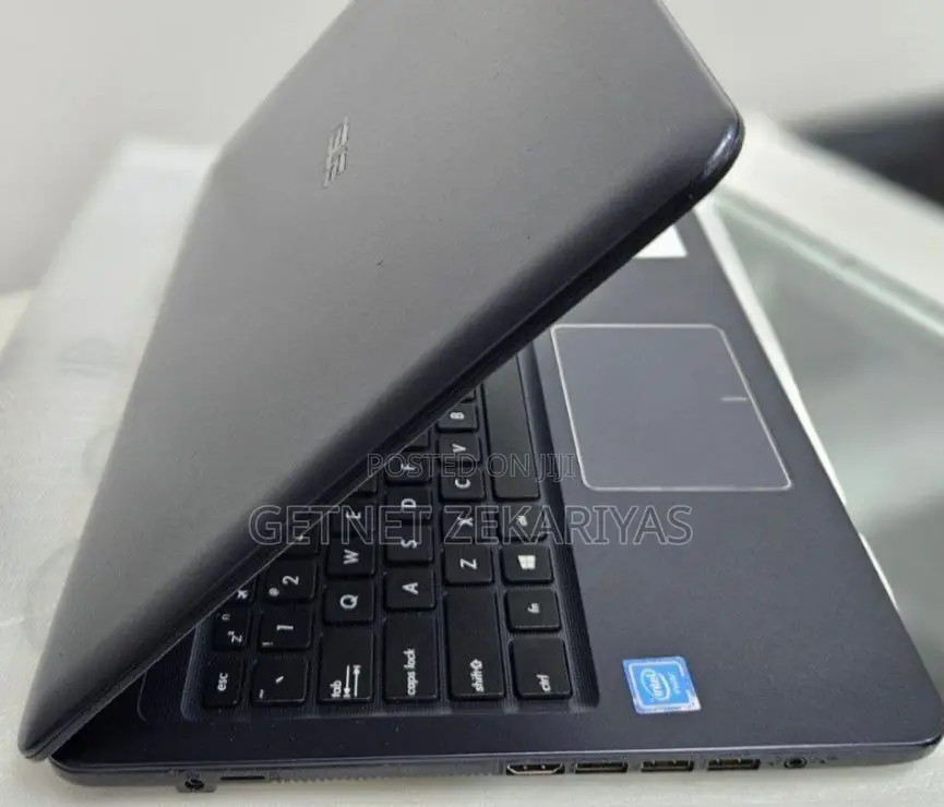 New Laptop Asus VivoBook 15 X505BA 4GB Intel Core 2 Quad HDD 500GB