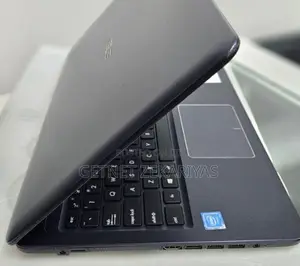 New Laptop Asus VivoBook 15 X505BA 4GB Intel Core 2 Quad HDD 500GB