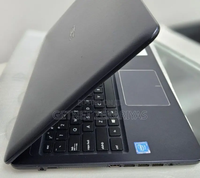 New Laptop Asus VivoBook 15 X505BA 4GB Intel Core 2 Quad HDD 500GB