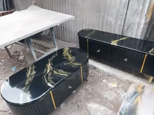 Photo - የሶፋ ጠረጴዛ እና ቲቪ ስታንድ አንድ ላይ