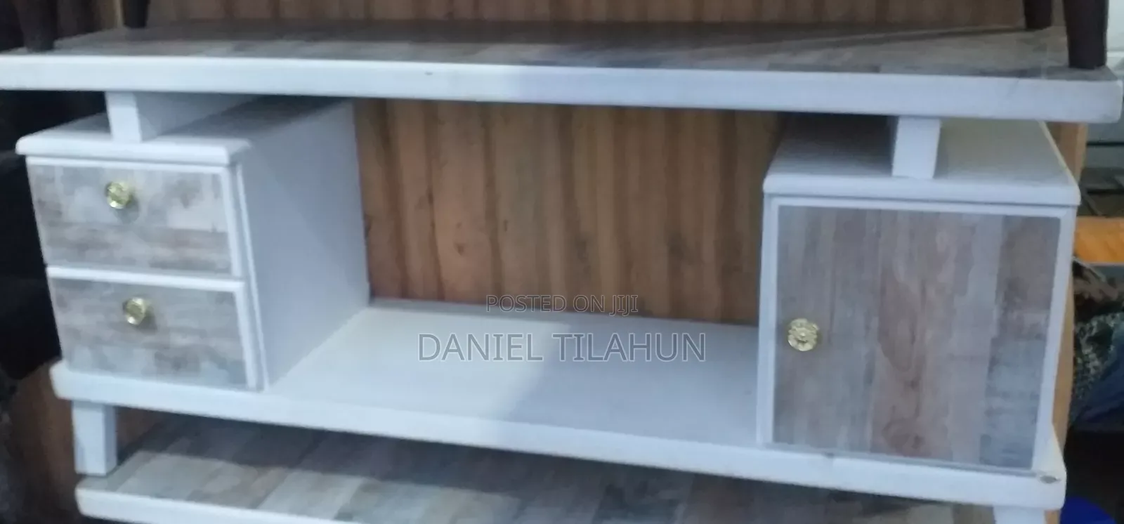 Tv Stande Mesekeya Yelelewe