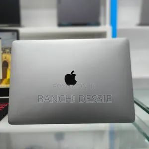 New Laptop Apple MacBook Pro 2019 16GB Intel Core I7 SSD 256GB