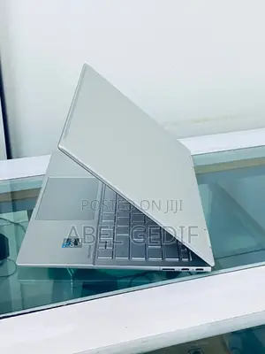 New Laptop HP Envy X360 8GB Intel Core I7 SSD 1T